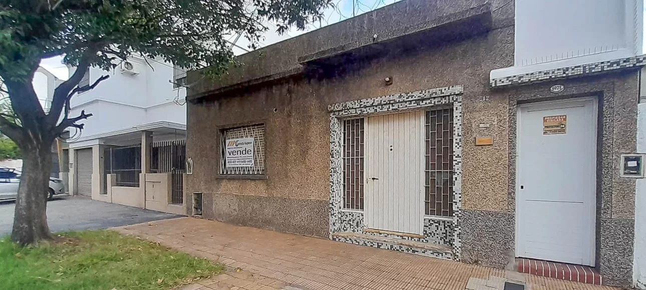 VENTA- J.L.SUAREZ- Casa Lote propio +consultorio+galpon