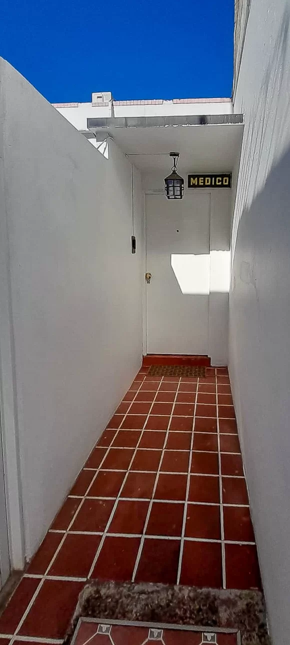 VENTA- J.L.SUAREZ- Casa Lote propio +consultorio+galpon
