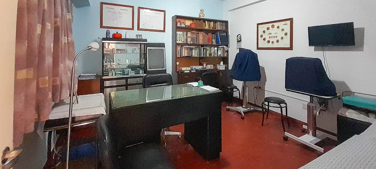 VENTA- J.L.SUAREZ- Casa Lote propio +consultorio+galpon