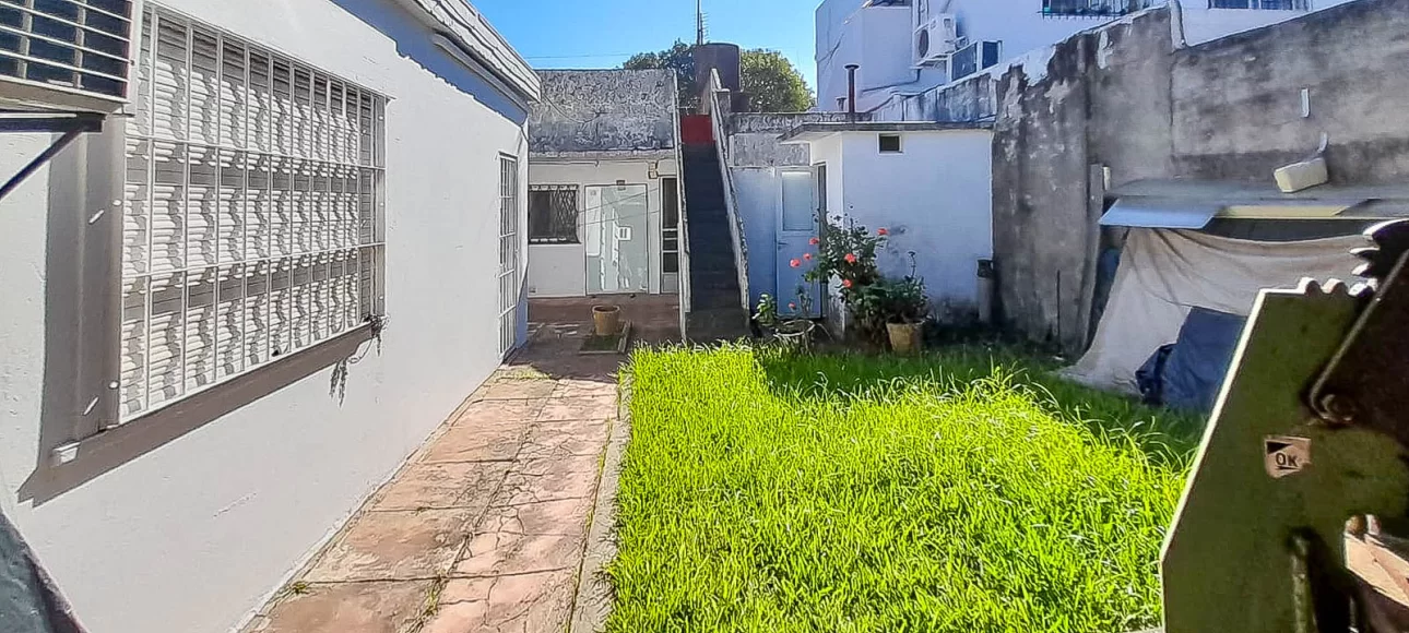 VENTA- J.L.SUAREZ- Casa Lote propio +consultorio+galpon