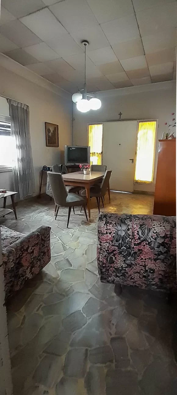VENTA- J.L.SUAREZ- Casa Lote propio +consultorio+galpon