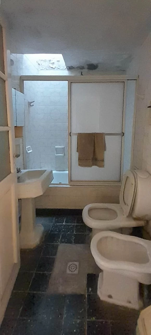 VENTA- J.L.SUAREZ- Casa Lote propio +consultorio+galpon