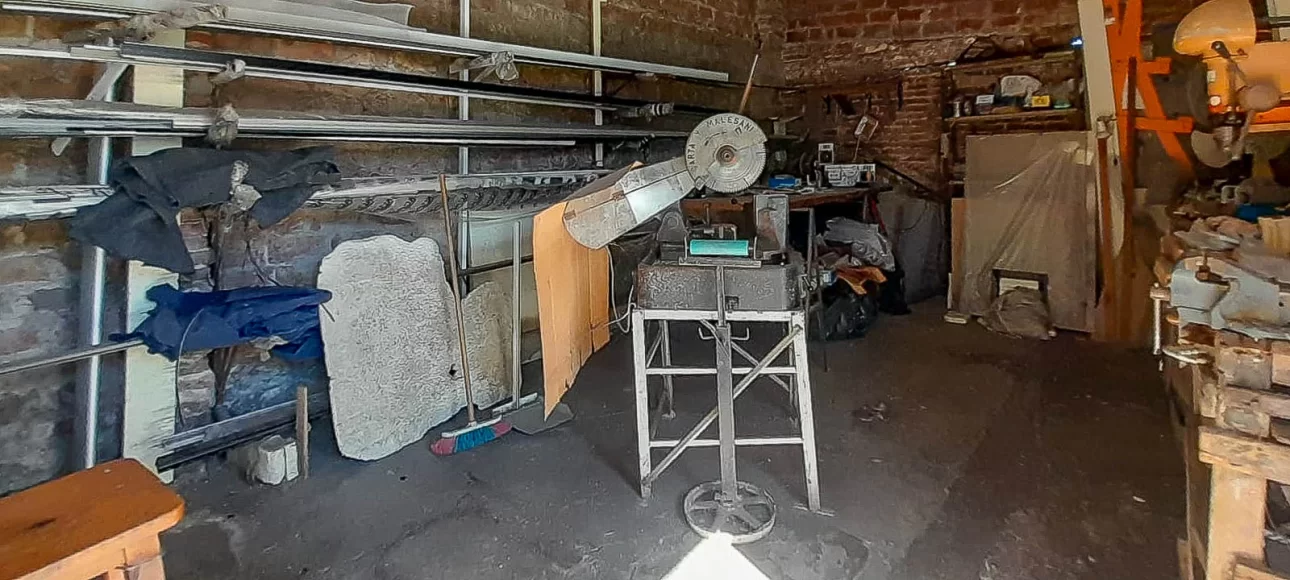 VENTA- J.L.SUAREZ- Casa Lote propio +consultorio+galpon