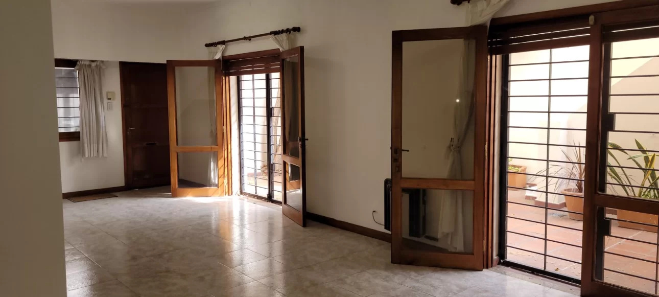 ROSARIO,BARRIO ARROYITO, EXCELENTE CASA ,2PATIOS,OPORTUNIDAD