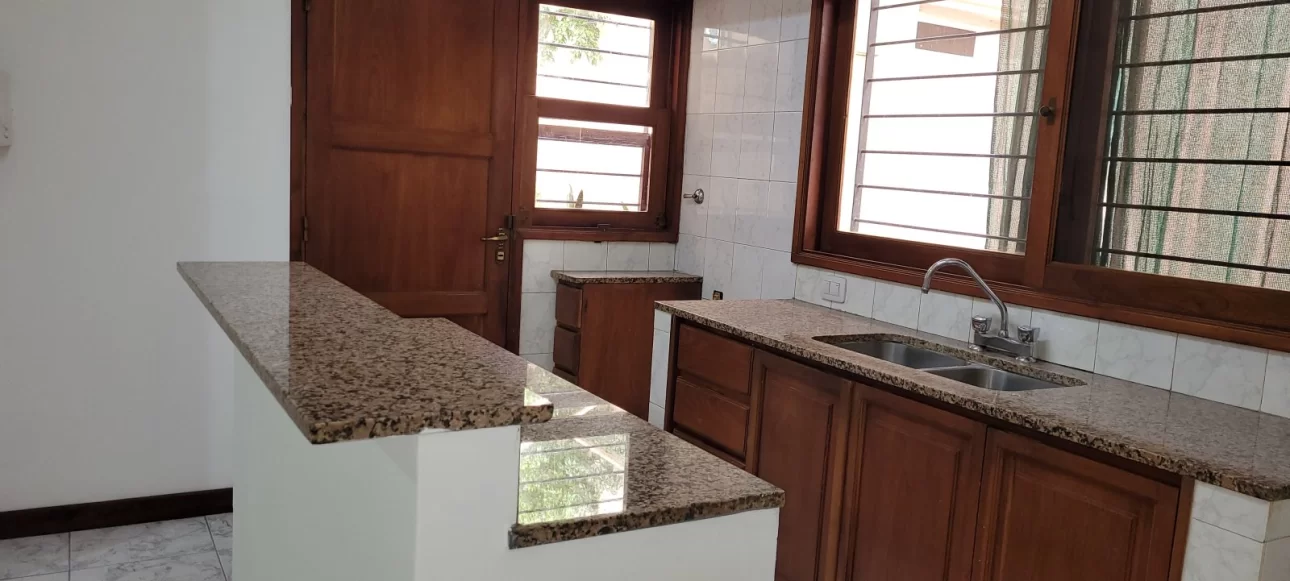 ROSARIO,BARRIO ARROYITO, EXCELENTE CASA ,2PATIOS,OPORTUNIDAD