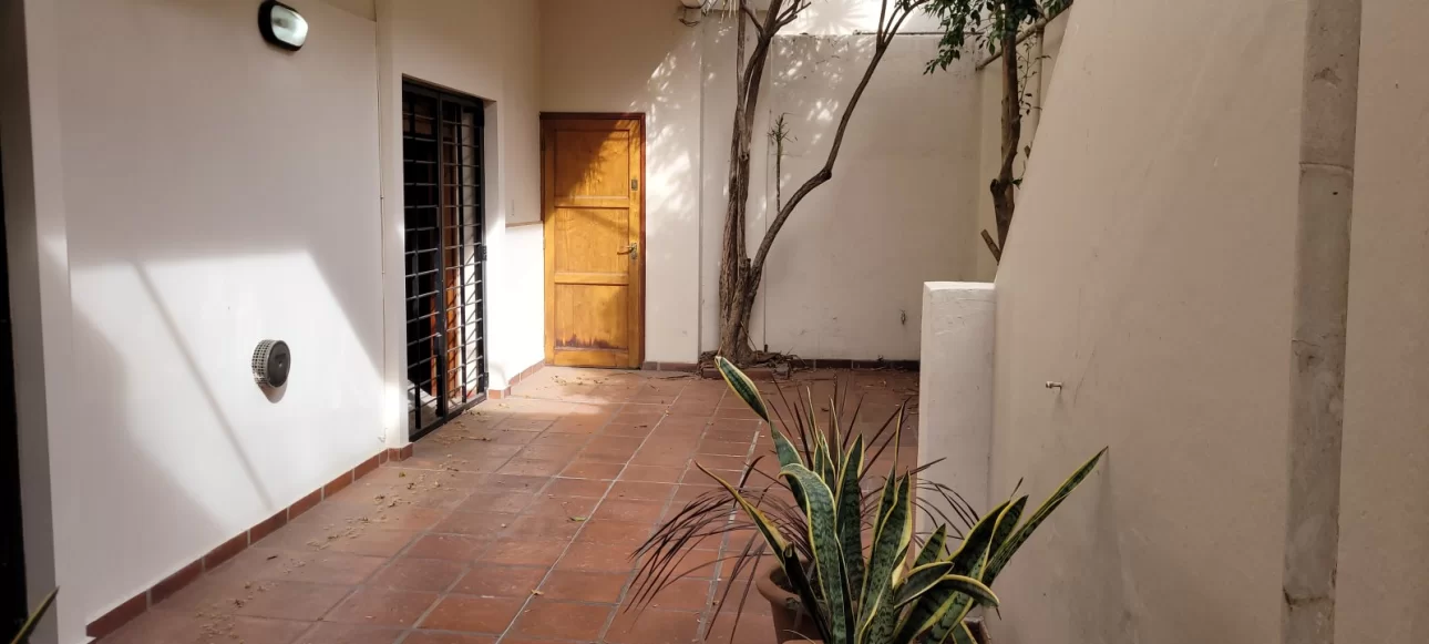 ROSARIO,BARRIO ARROYITO, EXCELENTE CASA ,2PATIOS,OPORTUNIDAD