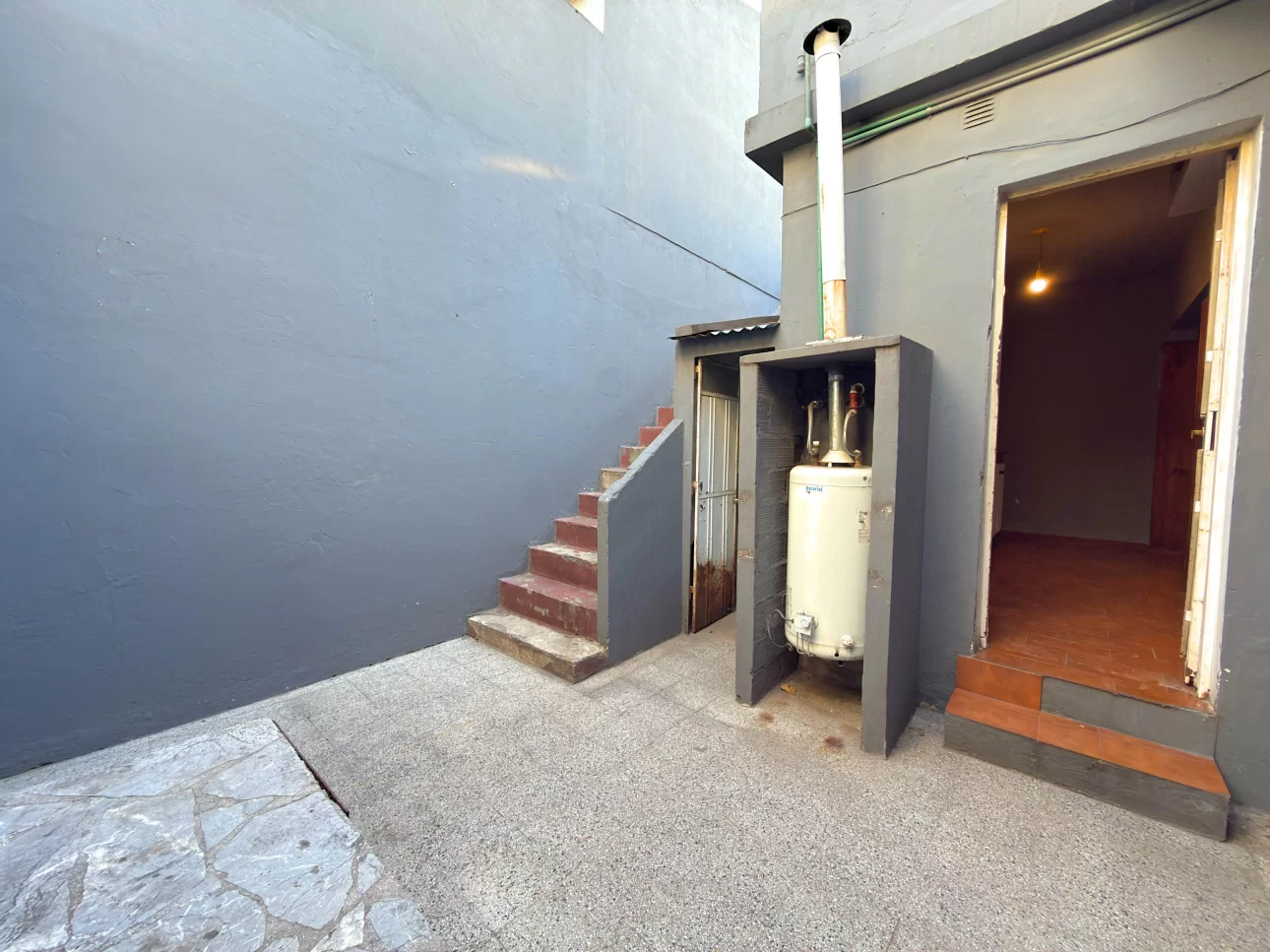 PH de 3 ambientes con patio y terraza