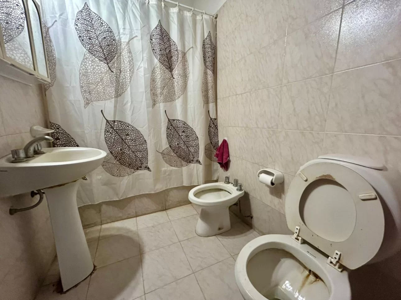 VENTA - CASA EN BARRIO LOS SAUCES