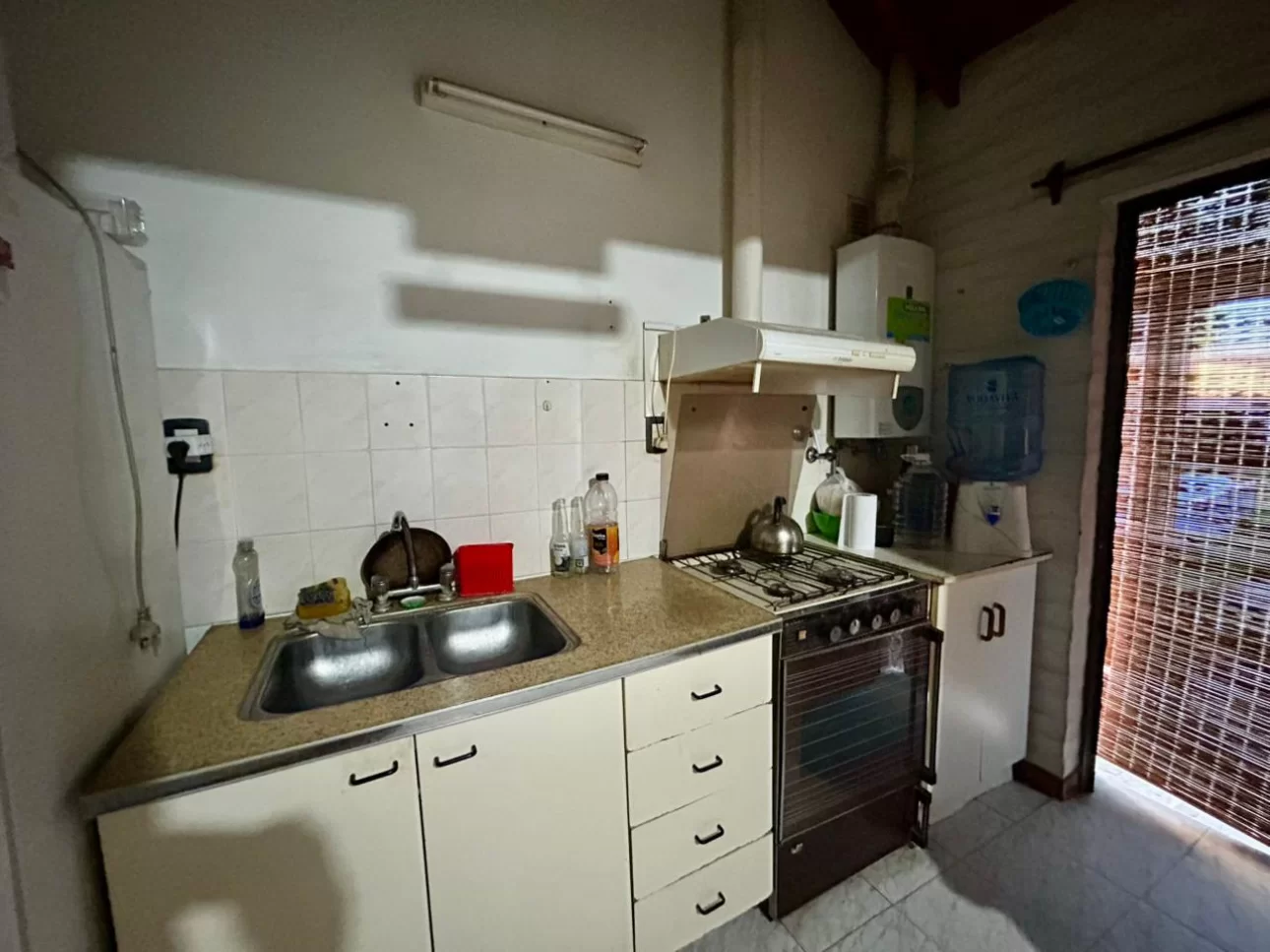 VENTA - CASA EN BARRIO LOS SAUCES