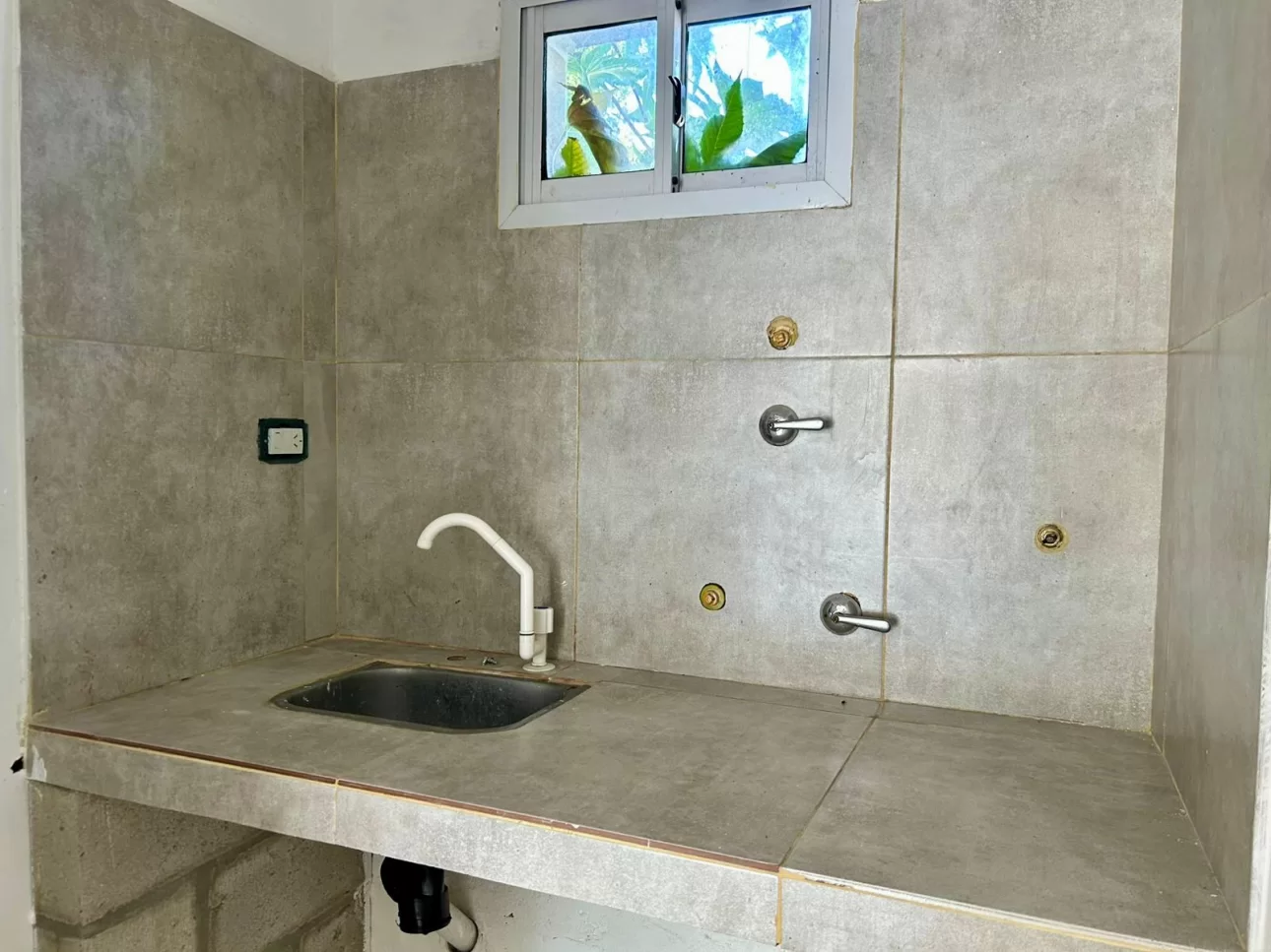 ALQUILER - LOCAL EN BARRIO VILLA LUJAN