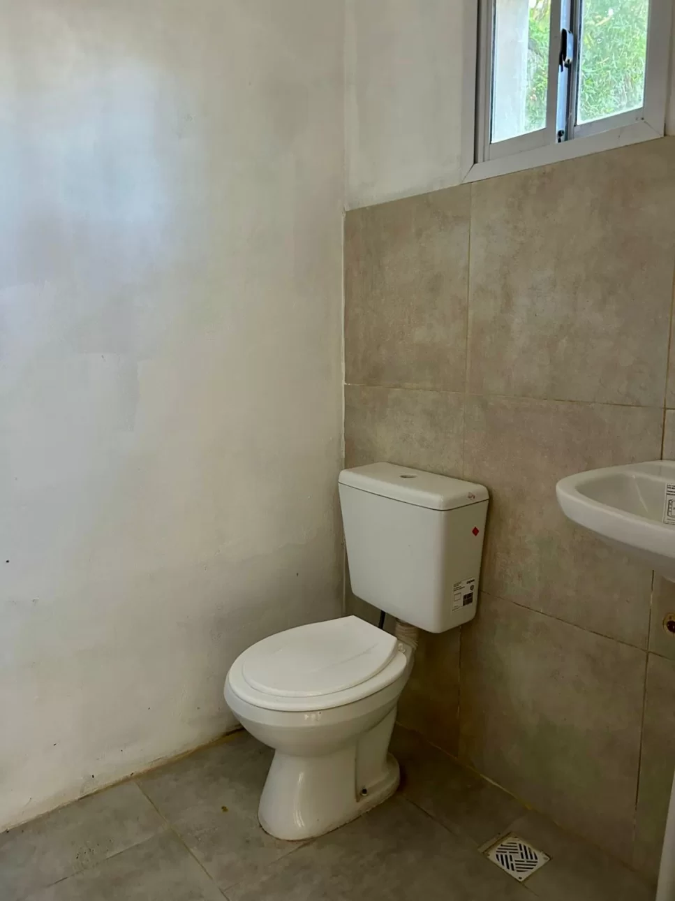 ALQUILER - LOCAL EN BARRIO VILLA LUJAN