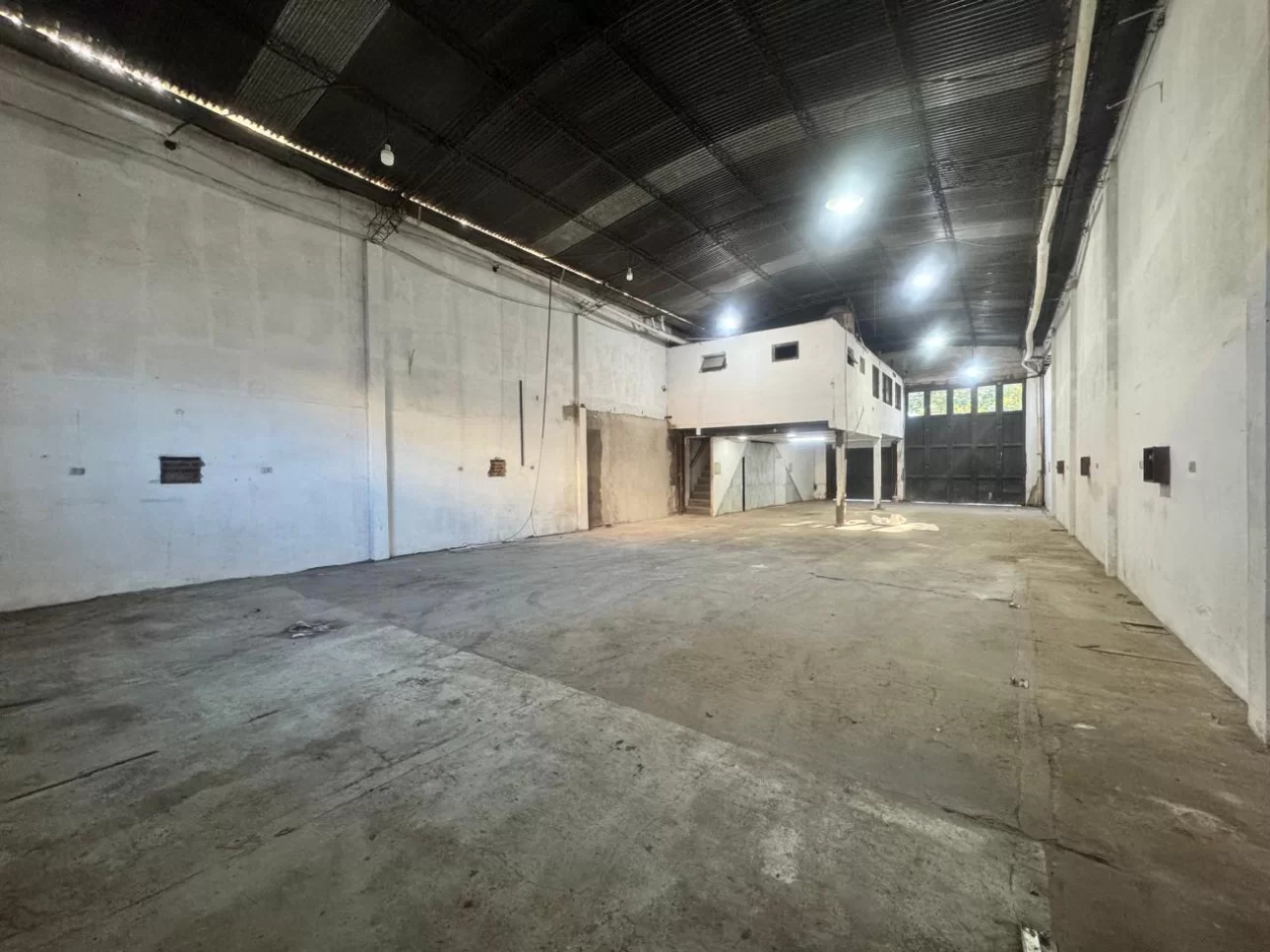 Galpón 405 m² Próximo a Av Márquez y Ruta 8
