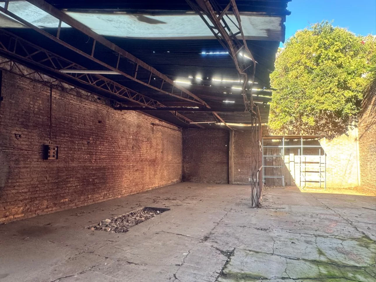 Galpón 405 m² Próximo a Av Márquez y Ruta 8