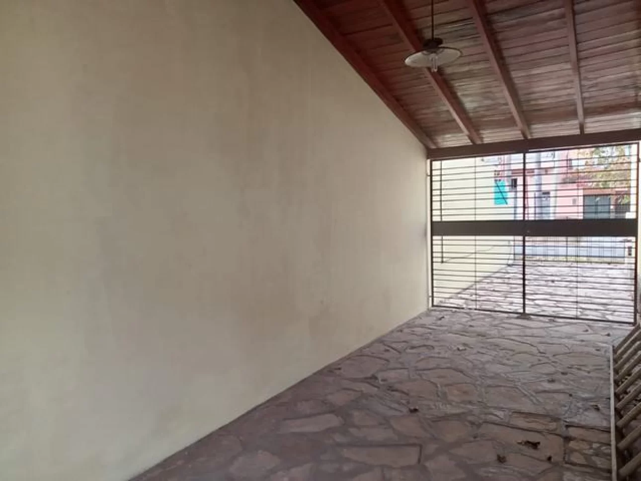 Casa 3 ambientes c/cochera y patio