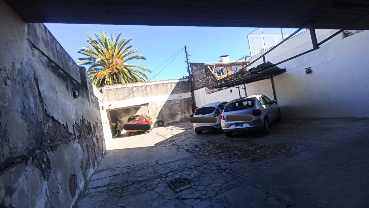 MONOAMBIENTE C/PATIO Y COCHERA