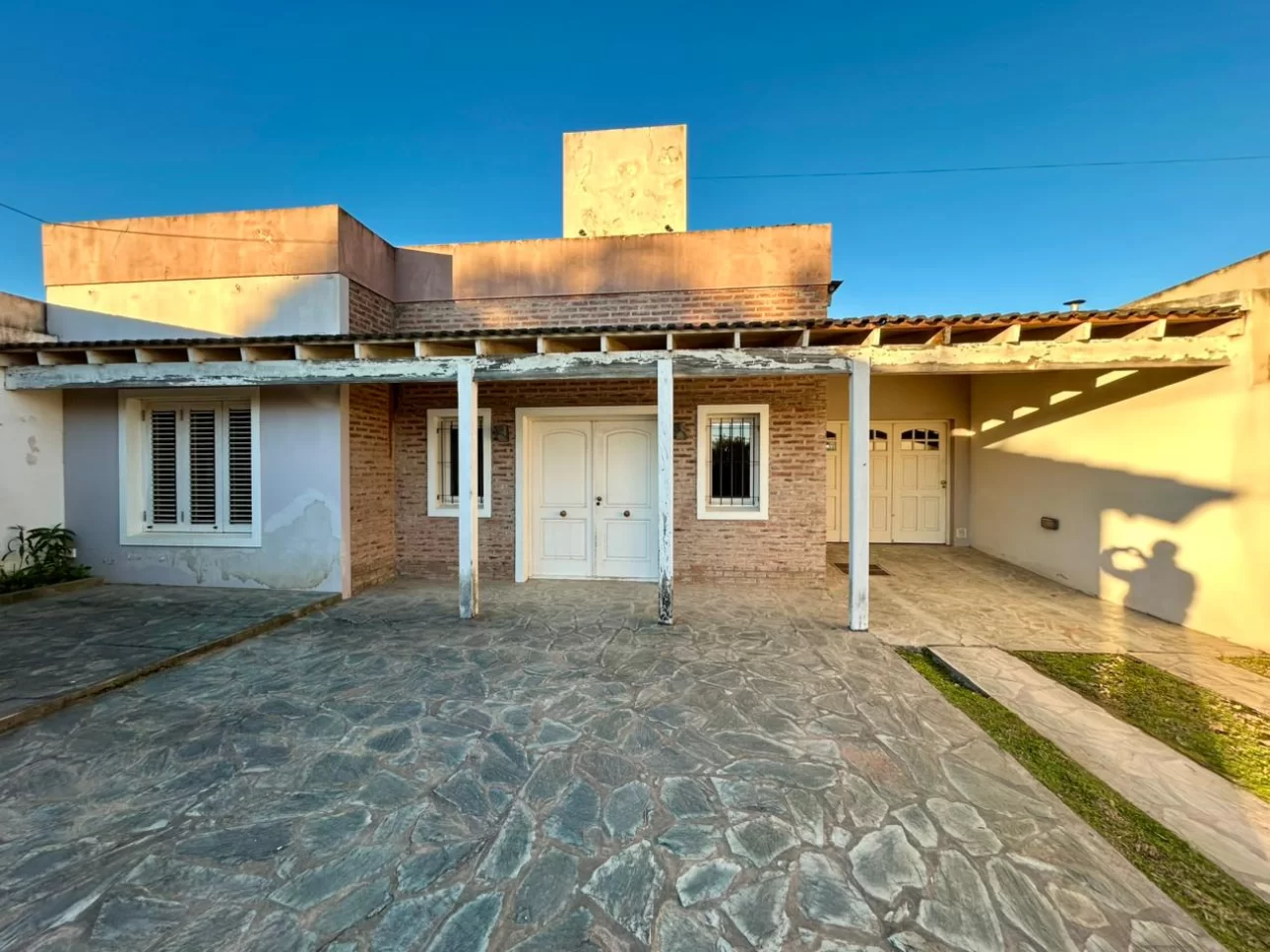 VENTA - CASA EN BARRIO ESCRIBANO