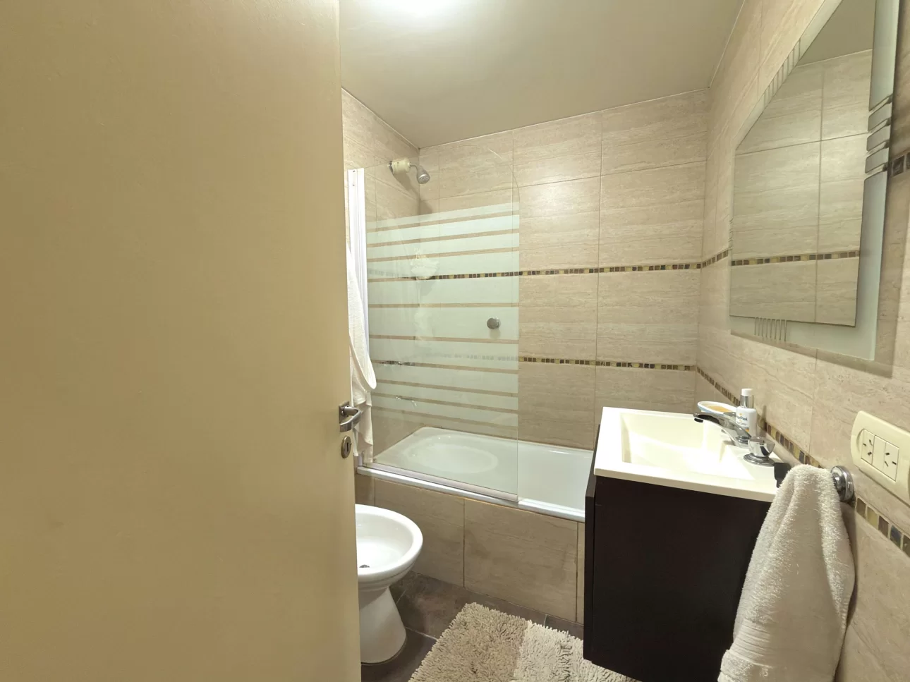 Departamento de 2 ambientes con jardin y parrilla