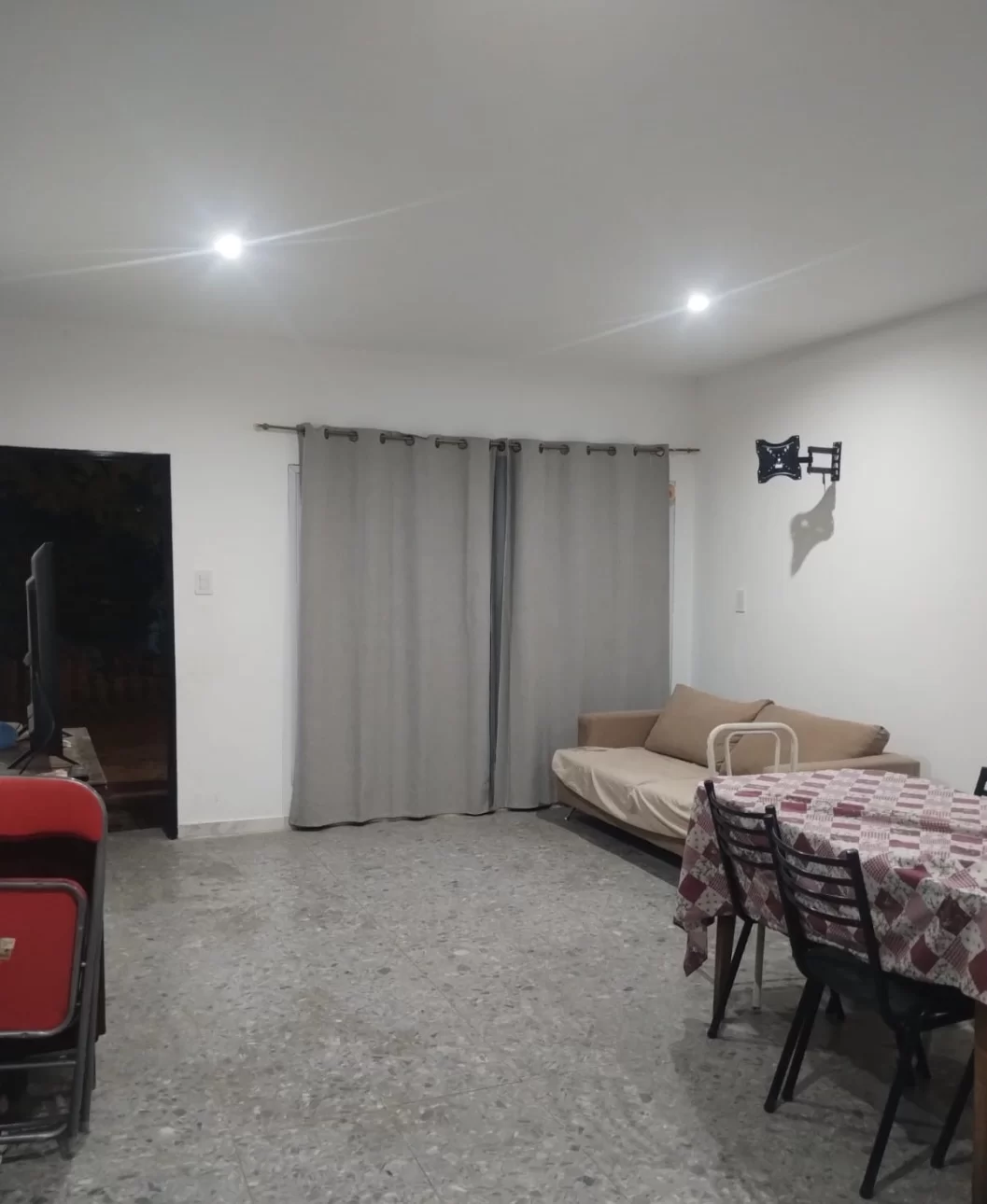 Hermoso casa como PH a metros de la estación