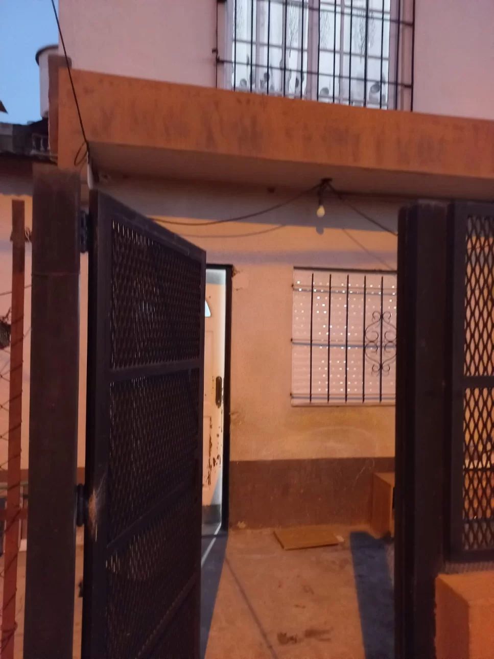 SE ALQUILA DUPLEX EN GONZALEZ CATAN
