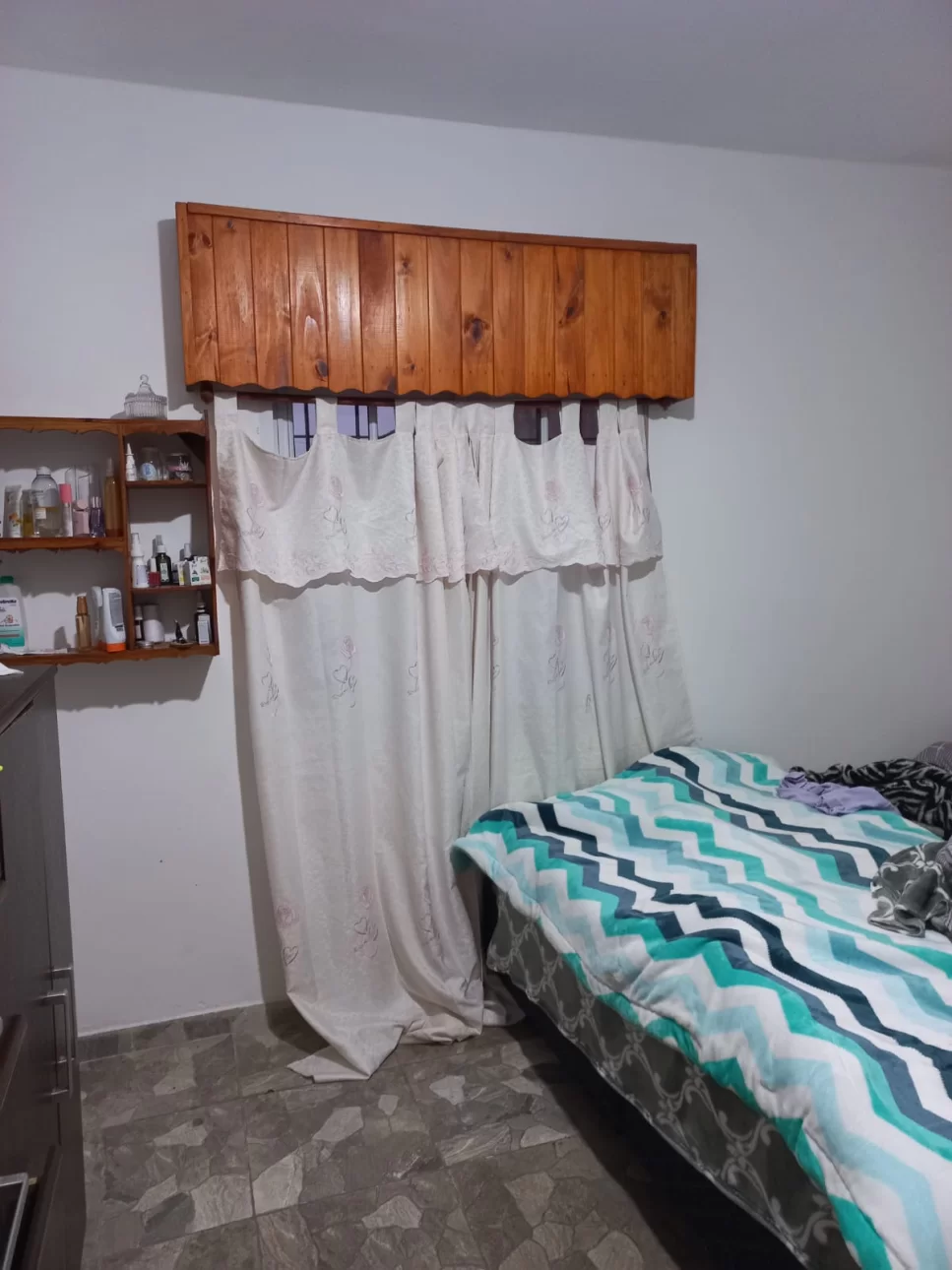 SE ALQUILA DUPLEX EN GONZALEZ CATAN