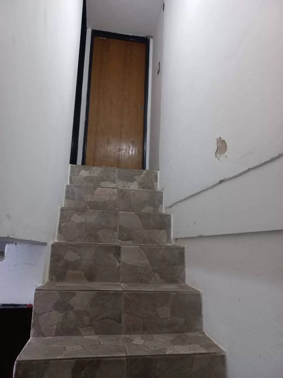 SE ALQUILA DUPLEX EN GONZALEZ CATAN