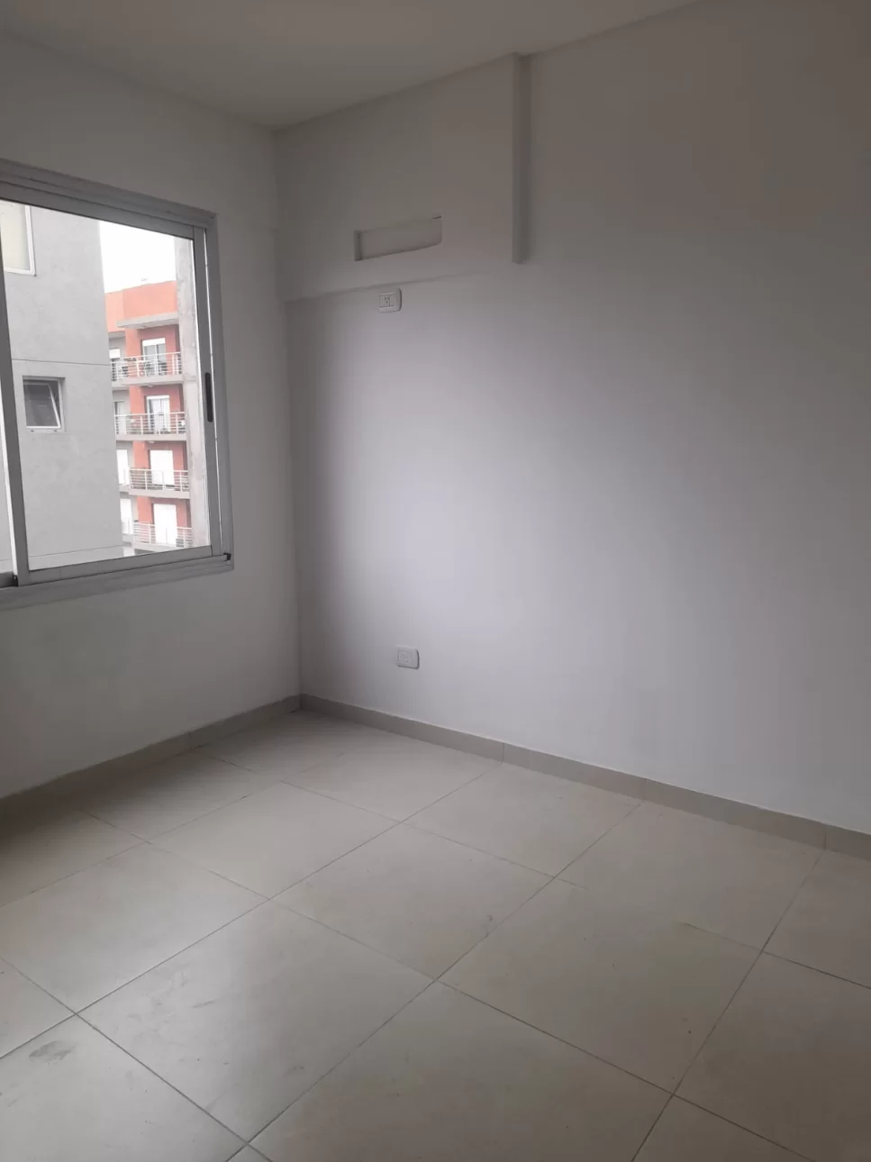 ALQUILER DEPARTAMENTO 2 AMBIENTES AL FRENTE CON BALCON MORON
