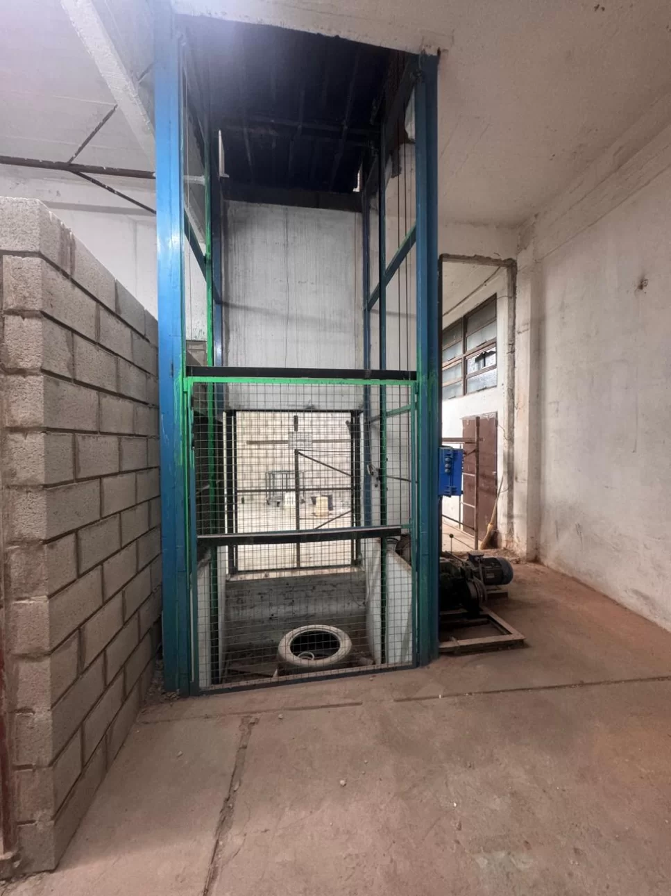 Galpón 980 m2 a m. de Av San Martin
