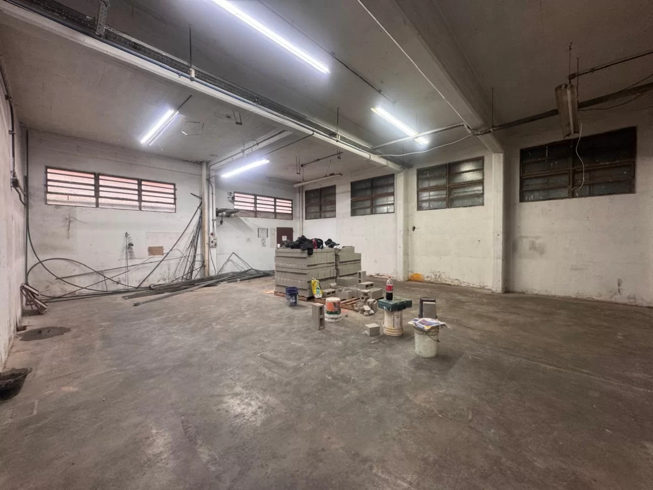 Galpón 1000 m2 a mts. Av. San Martín