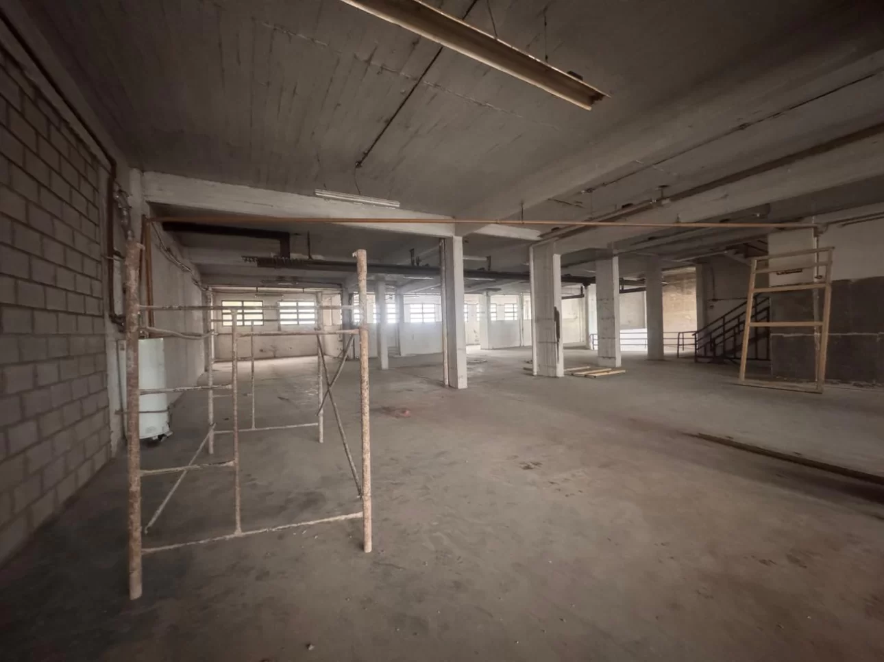 Galpón 1000 m2 a mts. Av. San Martín