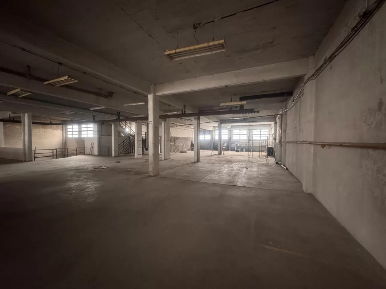 Galpón 1000 m2 a mts. Av. San Martín