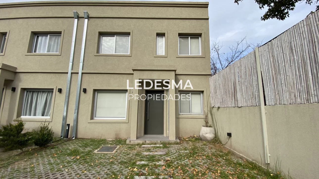 VENTA CASA  PH 4 AMBIENTES HURLINGHAM
