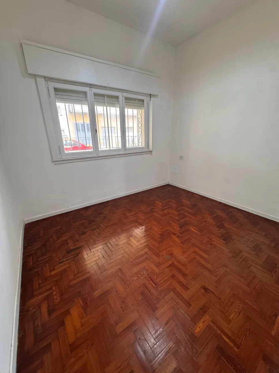 Venta Casa 3 Ambientes con amplio parque y pileta.
