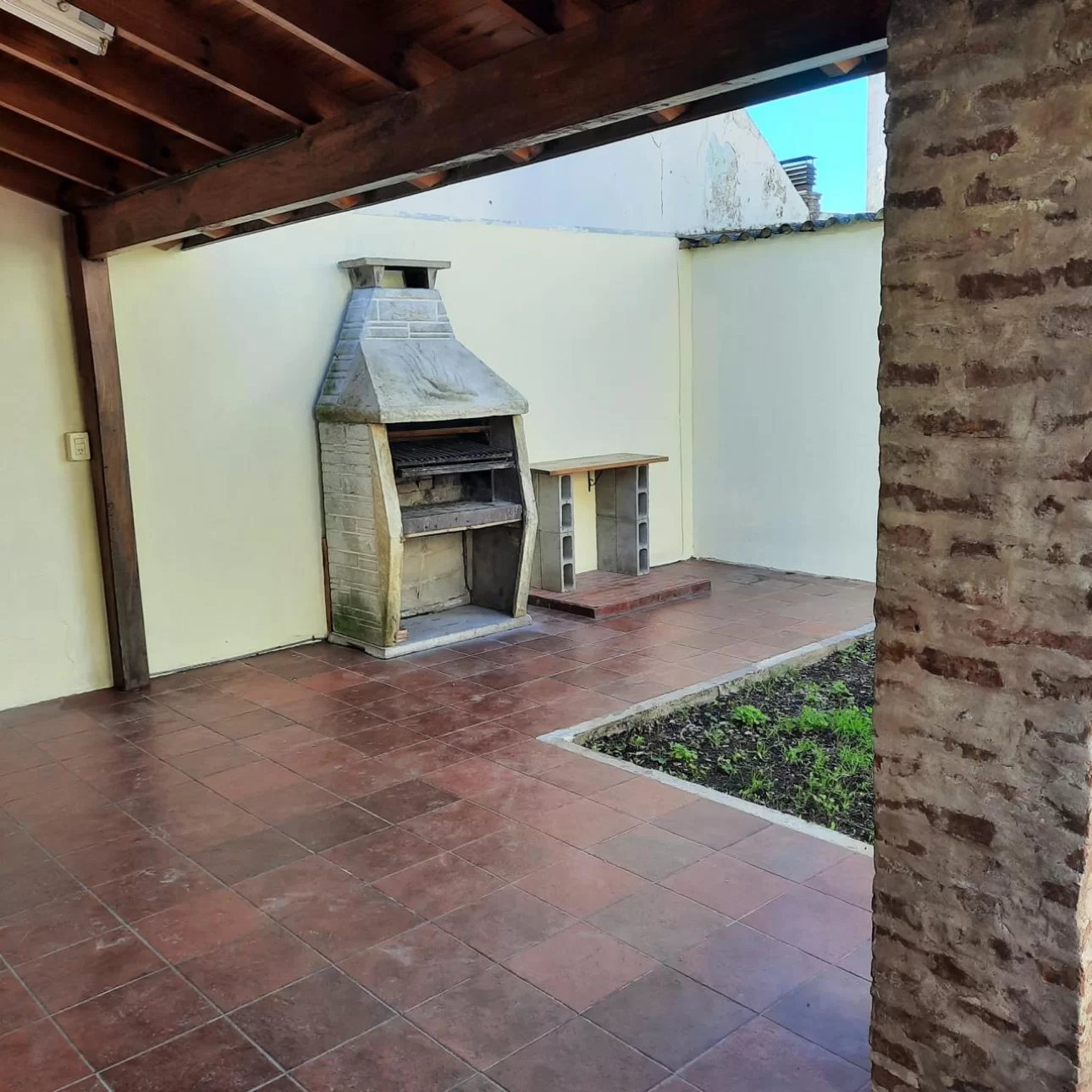 Venta Casa 3 Ambientes con amplio parque y pileta.