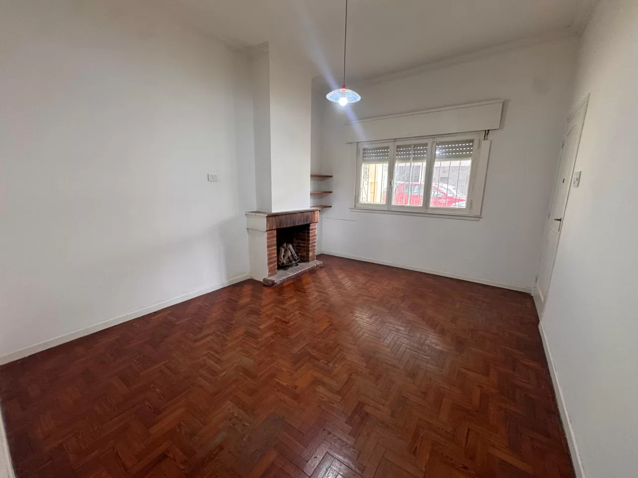 Venta Casa 3 Ambientes con amplio parque y pileta.