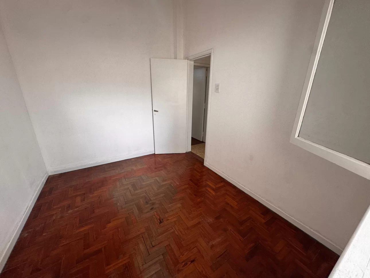 Venta Casa 3 Ambientes con amplio parque y pileta.