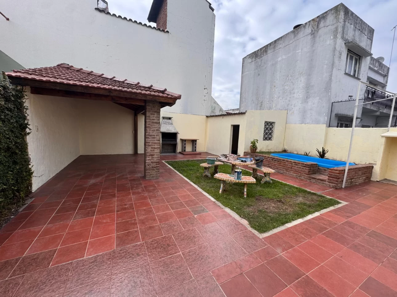 Venta Casa 3 Ambientes con amplio parque y pileta.