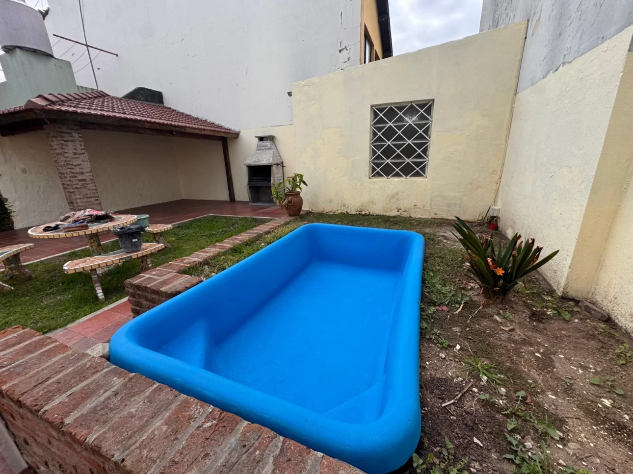 Venta Casa 3 Ambientes con amplio parque y pileta.