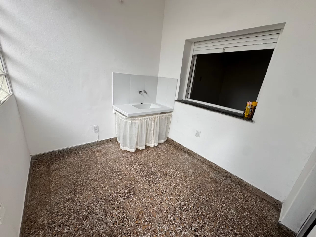 Venta Casa 3 Ambientes con amplio parque y pileta.