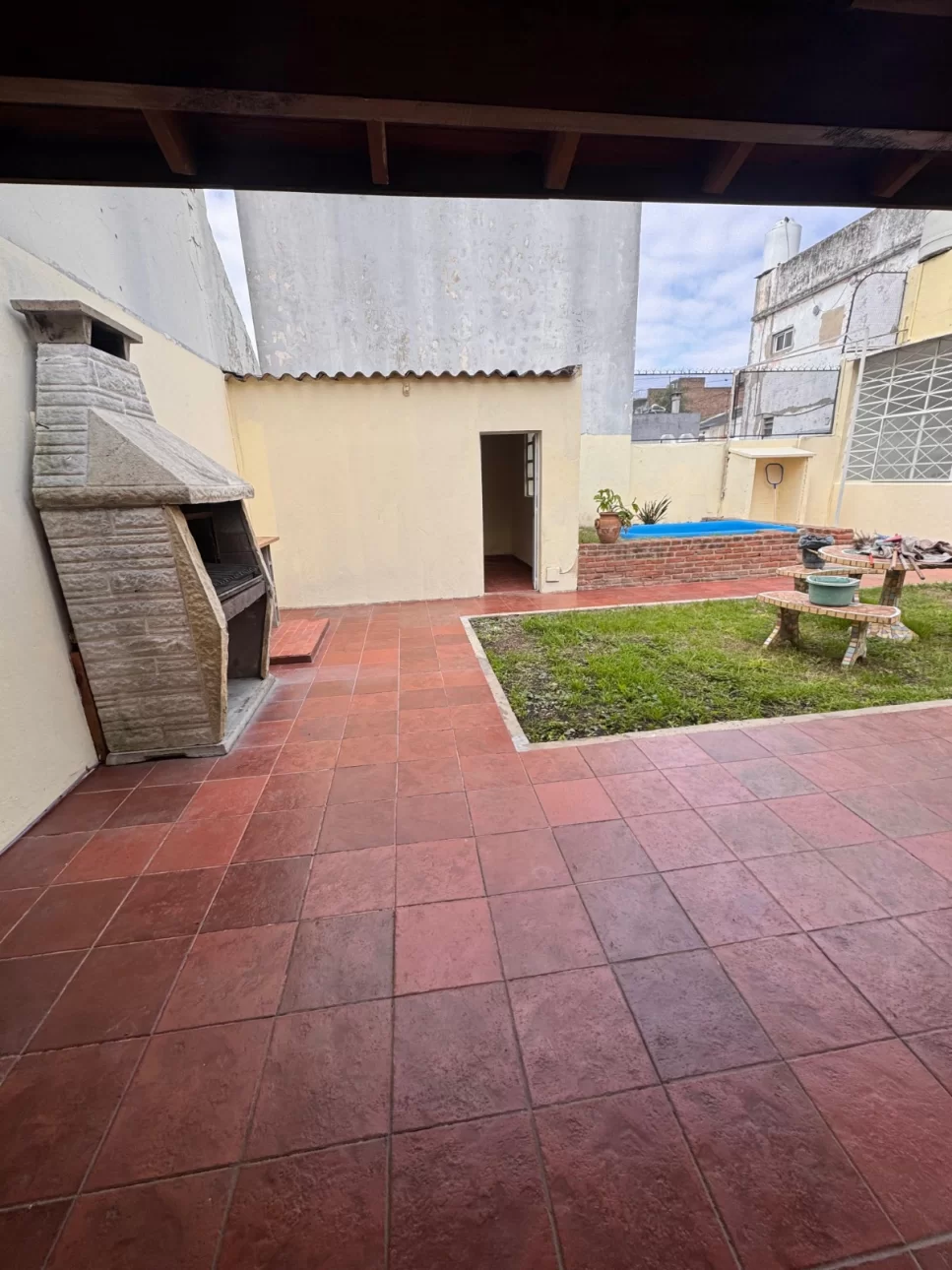 Venta Casa 3 Ambientes con amplio parque y pileta.