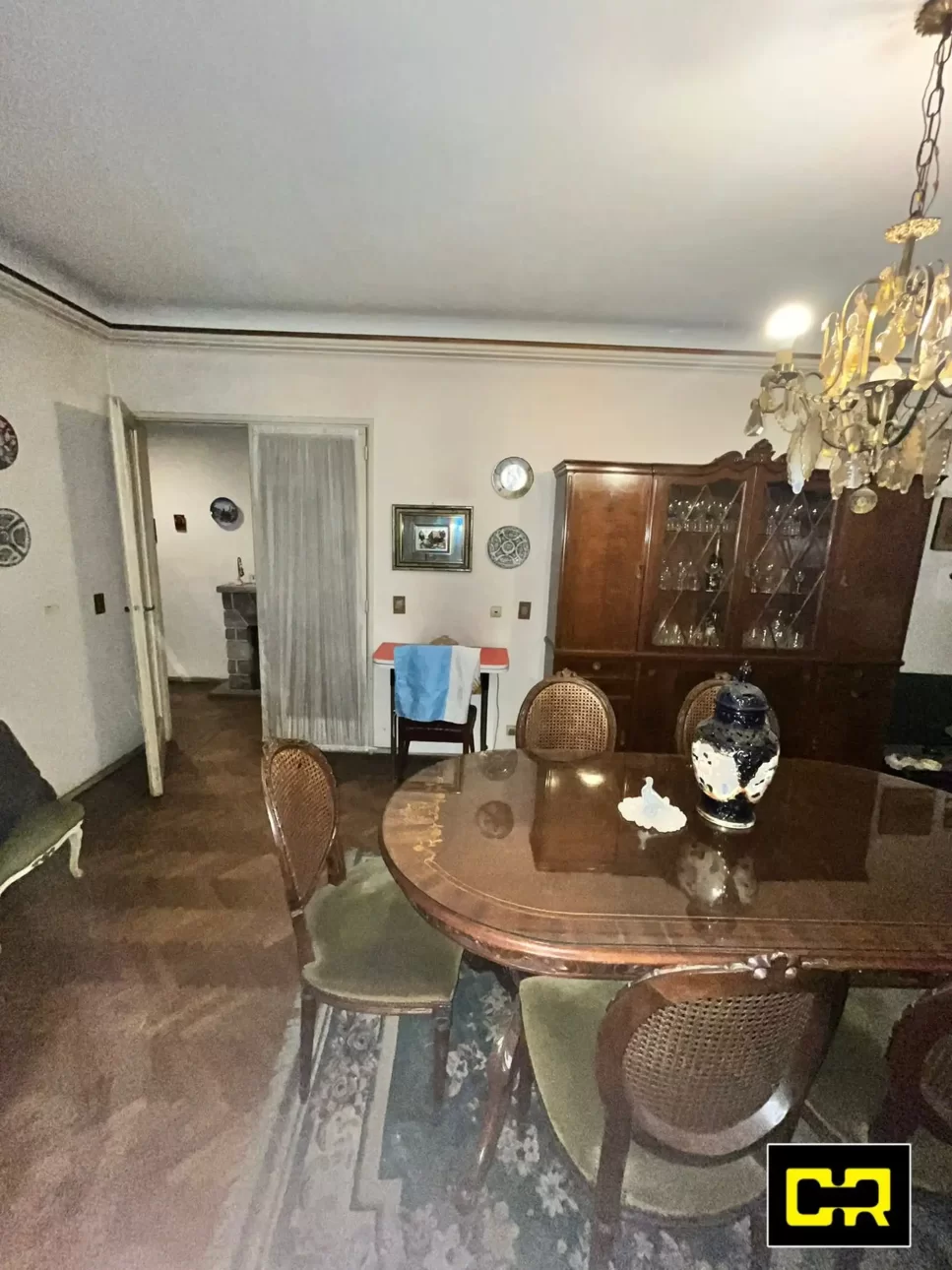Semipiso 4 ambientes con balcones al frente.