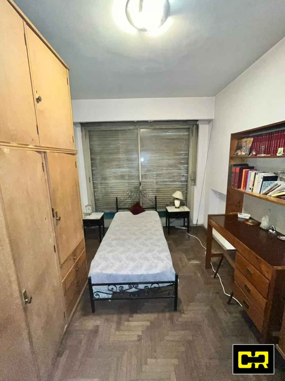 Semipiso 4 ambientes con balcones al frente.