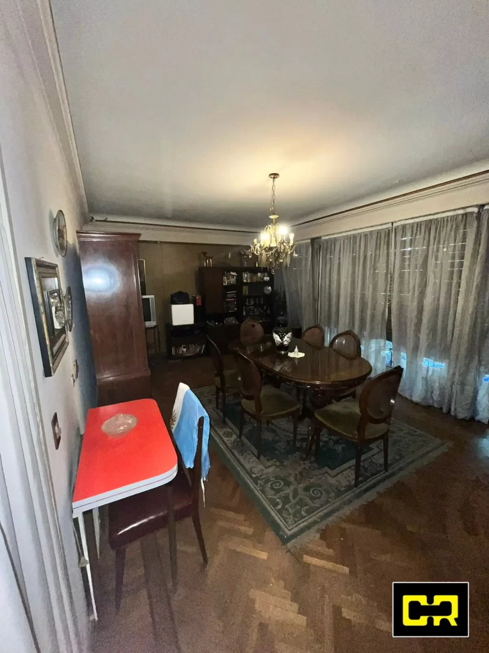 Semipiso 4 ambientes con balcones al frente.