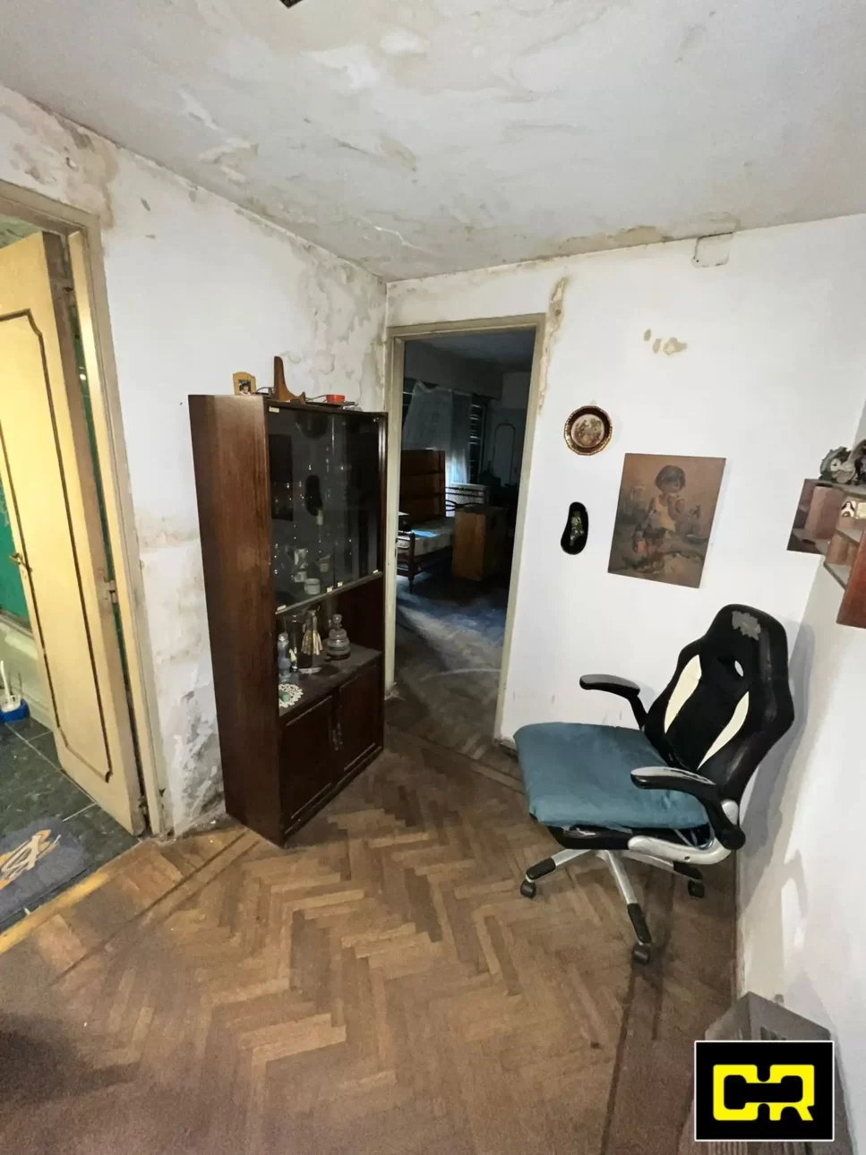 Semipiso 4 ambientes con balcones al frente.
