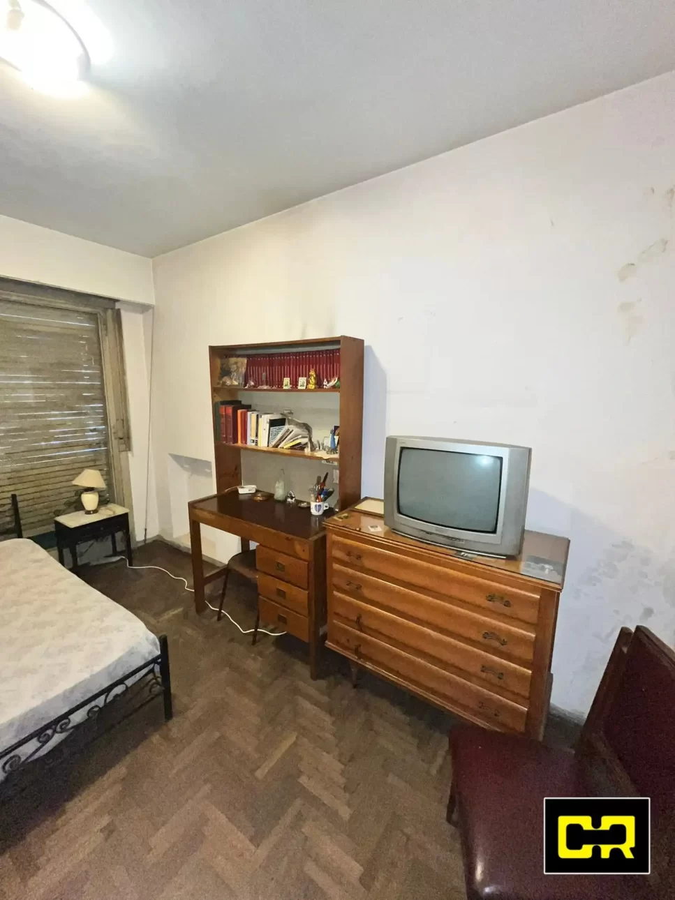 Semipiso 4 ambientes con balcones al frente.