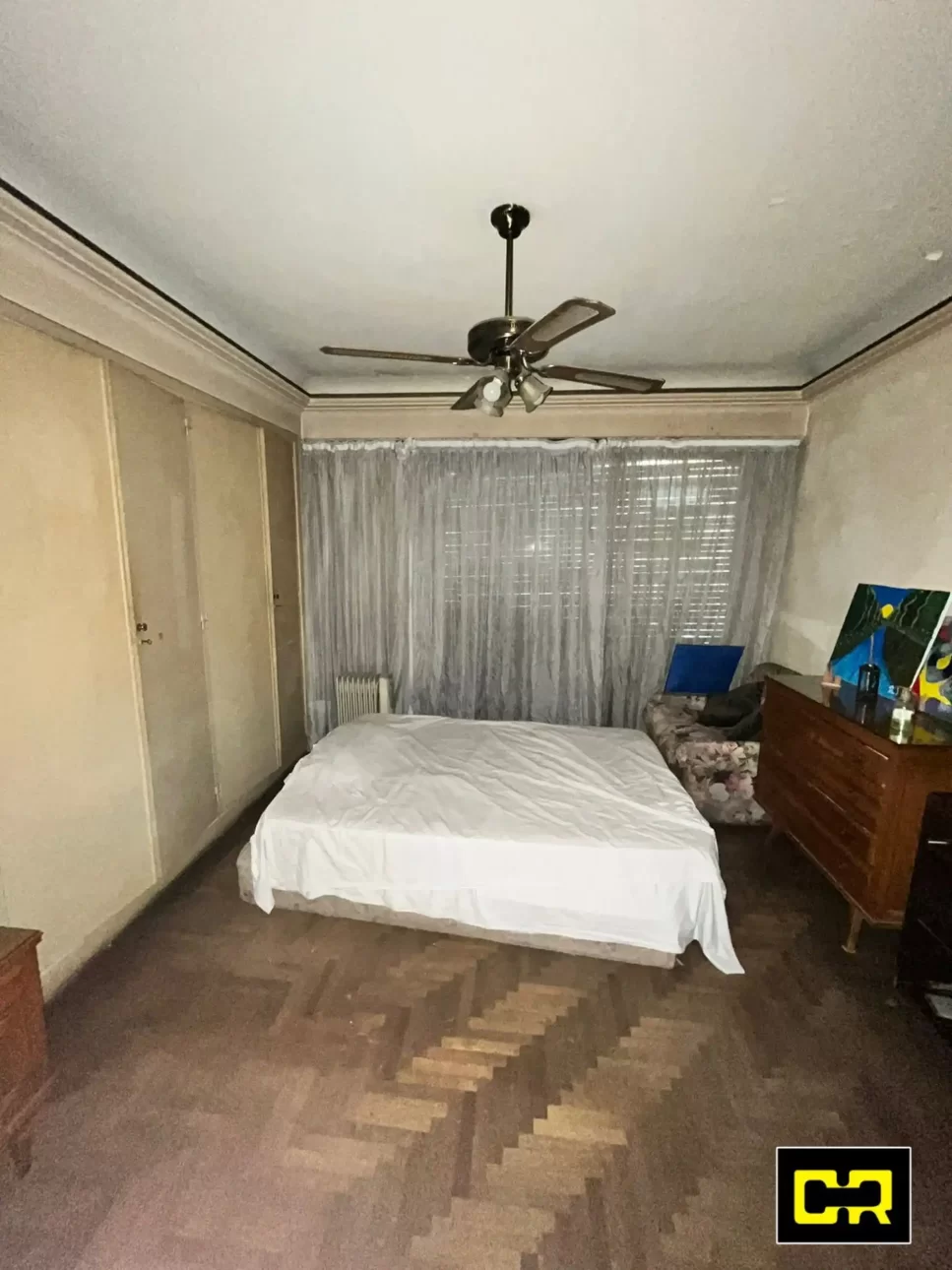 Semipiso 4 ambientes con balcones al frente.