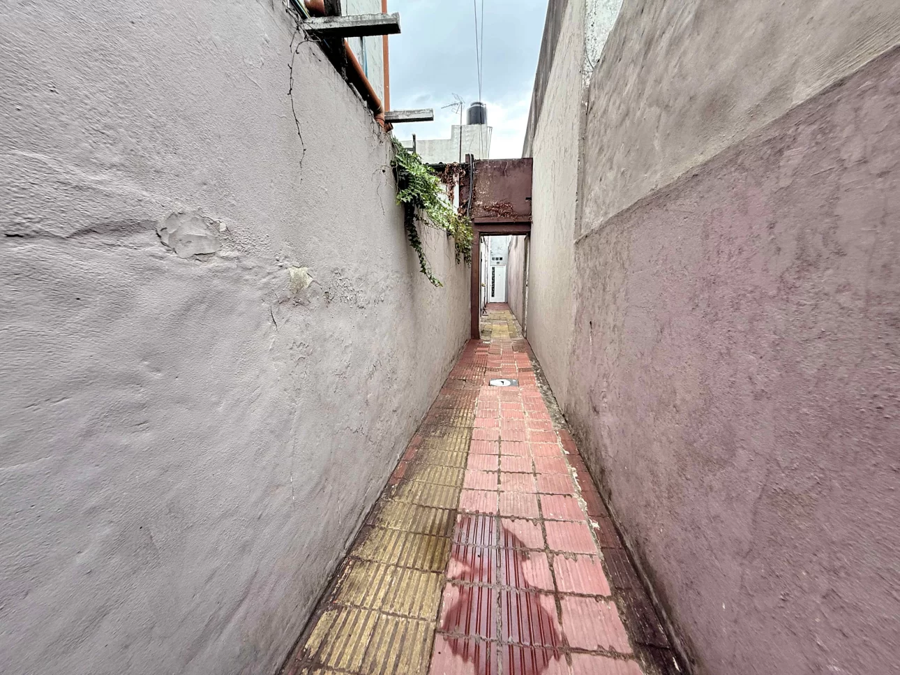 PH de 2 ambientes con patio a refaccionar