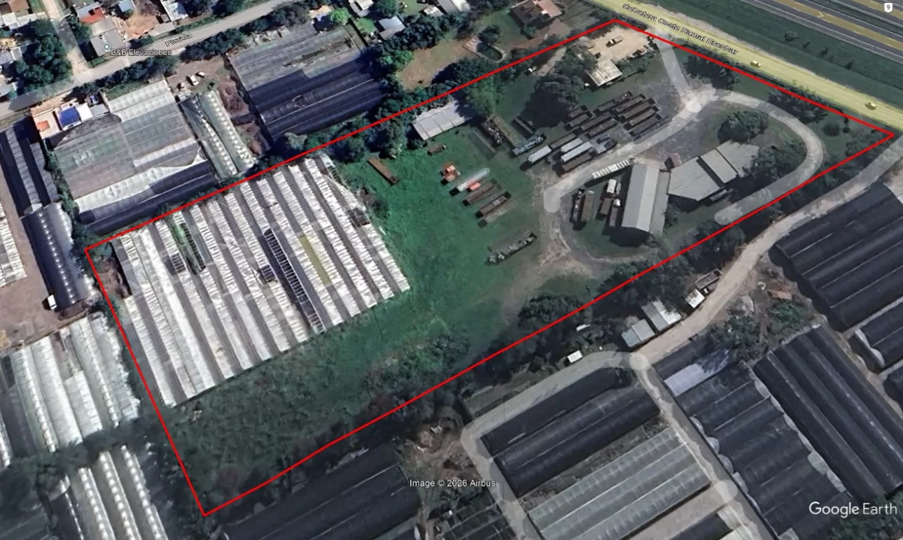 Campo de 2.4Has con 600m2 de galpones sobre Panamericana