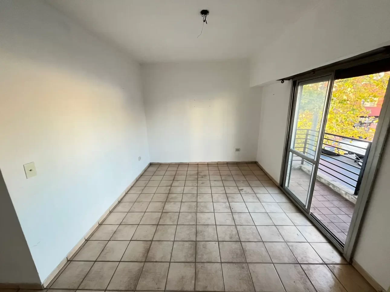 PH 2 AMBIENTES AL FRENTE CON BALCON Y PATIO SIN EXPENSAS APT