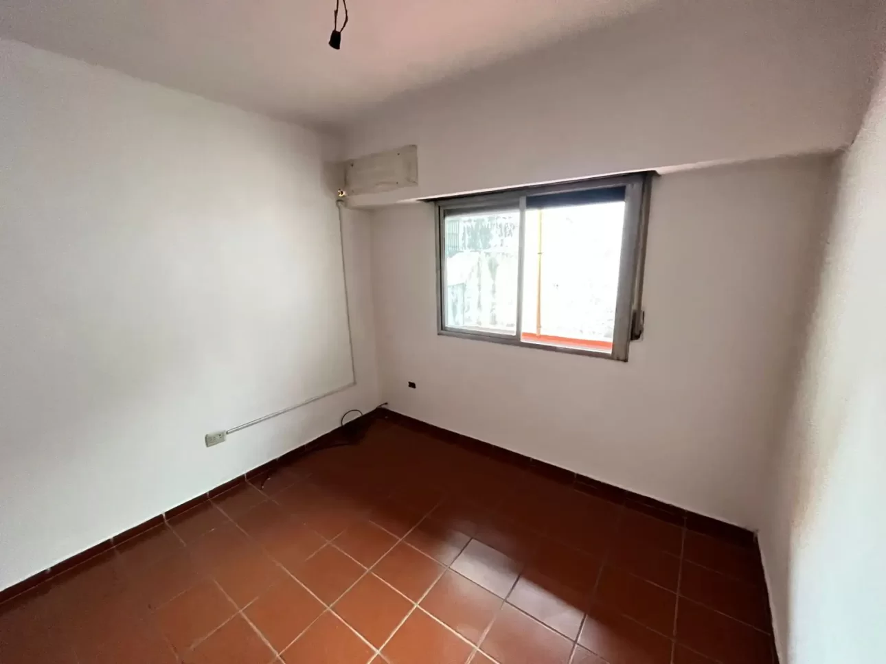 PH 2 AMBIENTES AL FRENTE CON BALCON Y PATIO SIN EXPENSAS APT