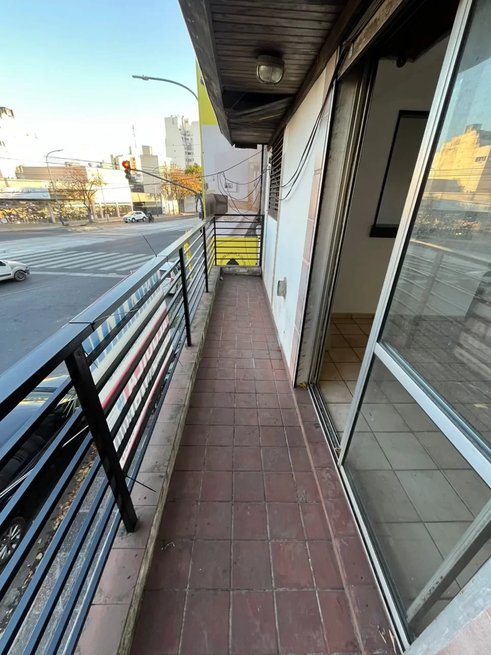 PH 2 AMBIENTES AL FRENTE CON BALCON Y PATIO SIN EXPENSAS APT
